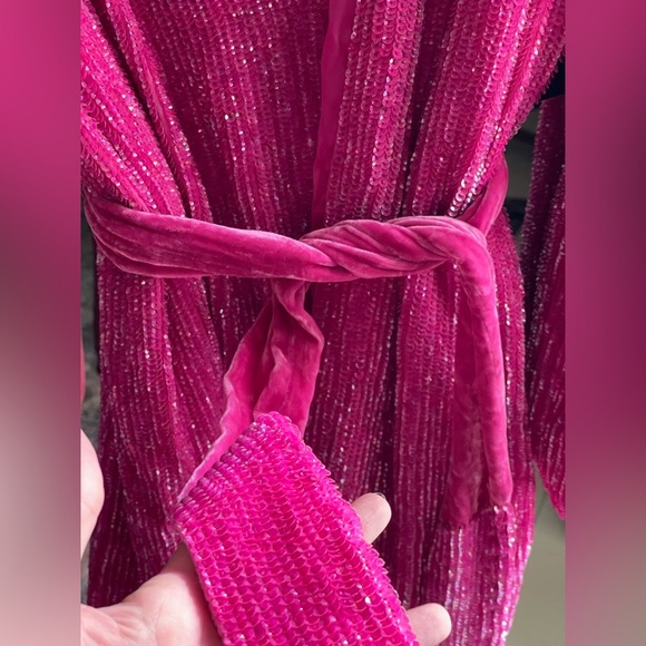 NWT Retrofête Hot Pink GABRIELLE SEQUIN ROBE - Picture 4 of 15